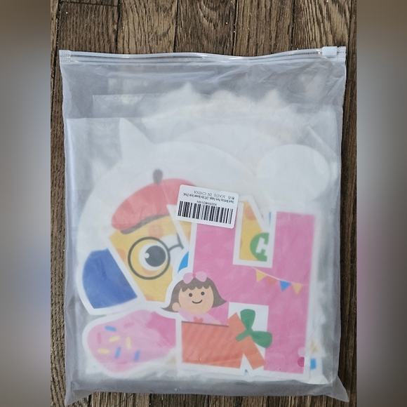 .NIB Baby shark party decorations - Picture 3 of 3